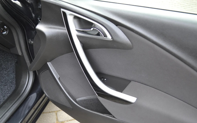Opel Astra cena 32900 przebieg: 135000, rok produkcji 2014 z Radom małe 704